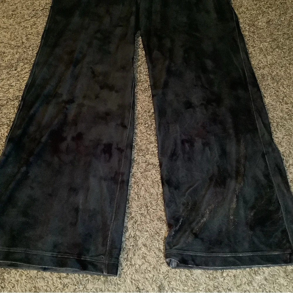 Lululemon athletica velour wide leg pants, gray w/multicolored design, size: 8 - Picture 3 of 12